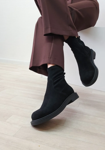 Verstos odos aulinukai – Black