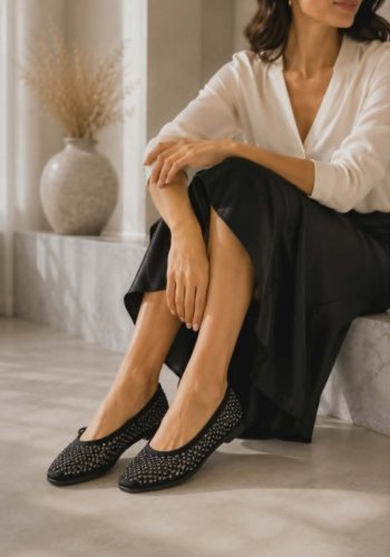 Natūralios odos laiveliai – Elegancija